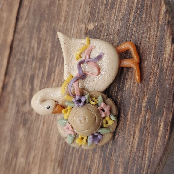 B429 garden time duckling cottage core brooch - Picture 1 of 3
